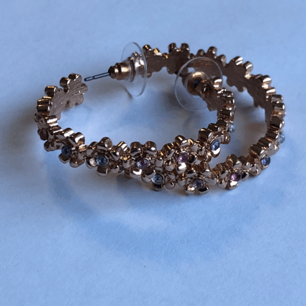 Flower Qw33n Hoops