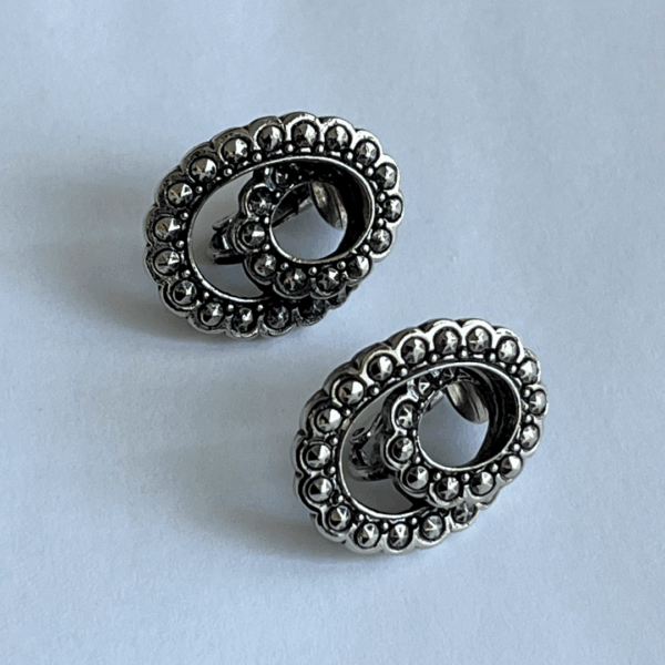 clutesy earrings - Image 3